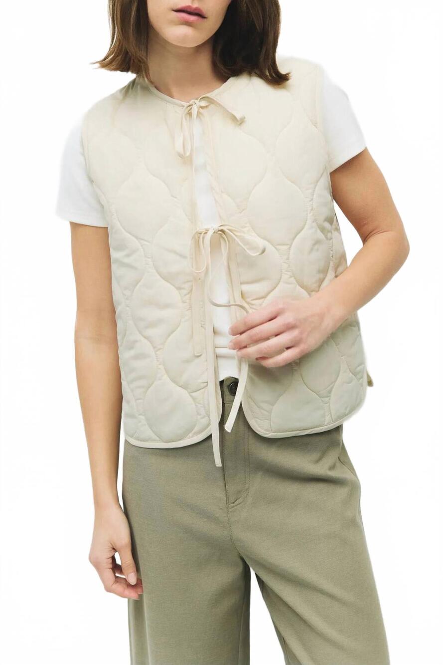 NEW MOD REF quilted tie-front vest in cream